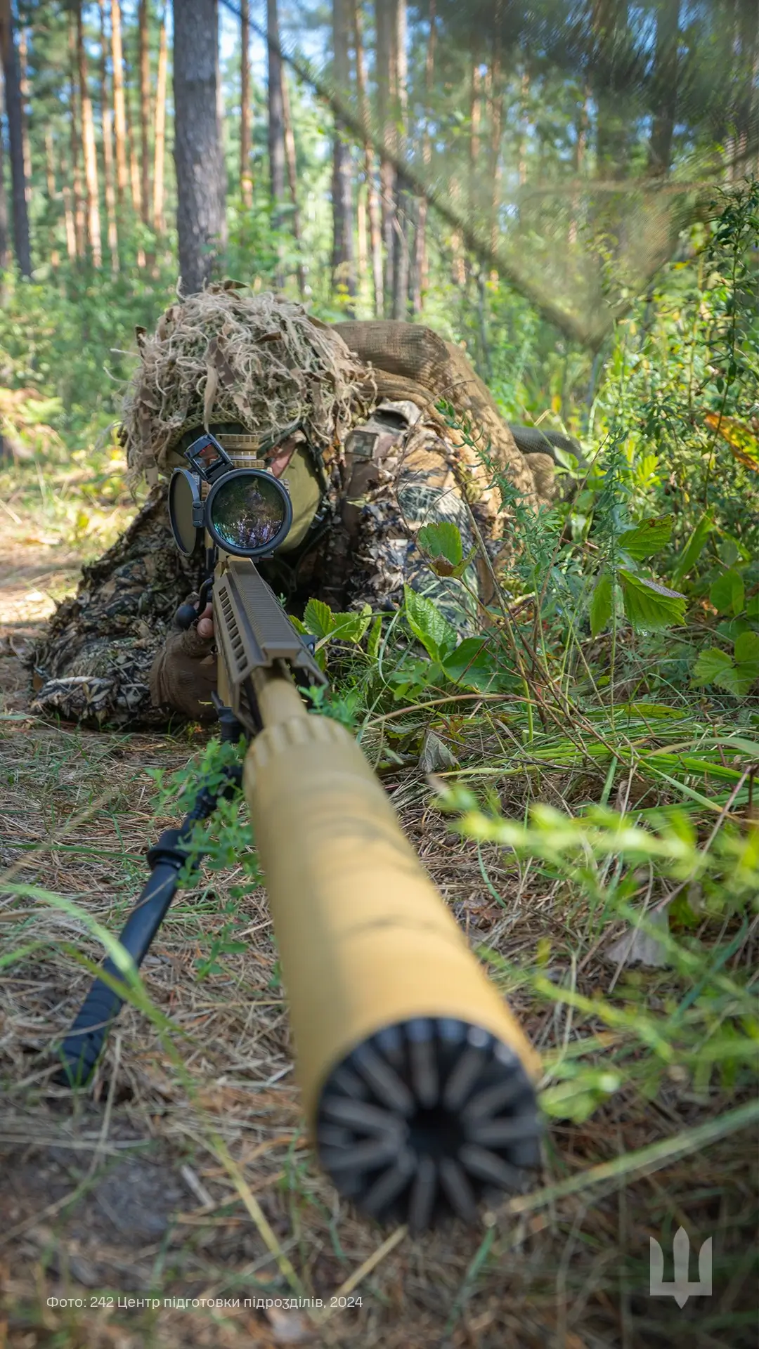 Camouflaged Ukrainian soldier with a HLR 338