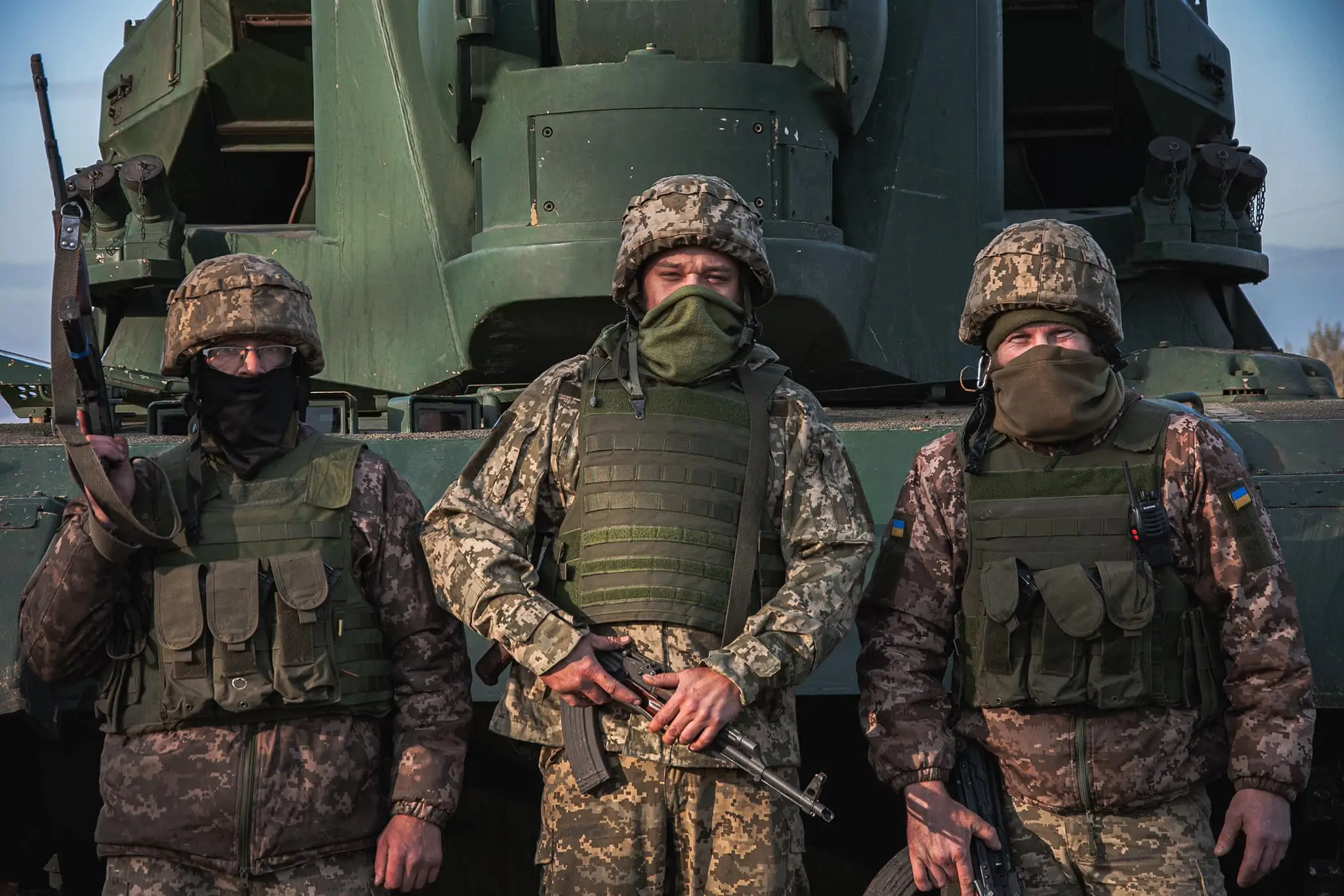 Soldiers take a group photo in front of a Gepard SPAAG