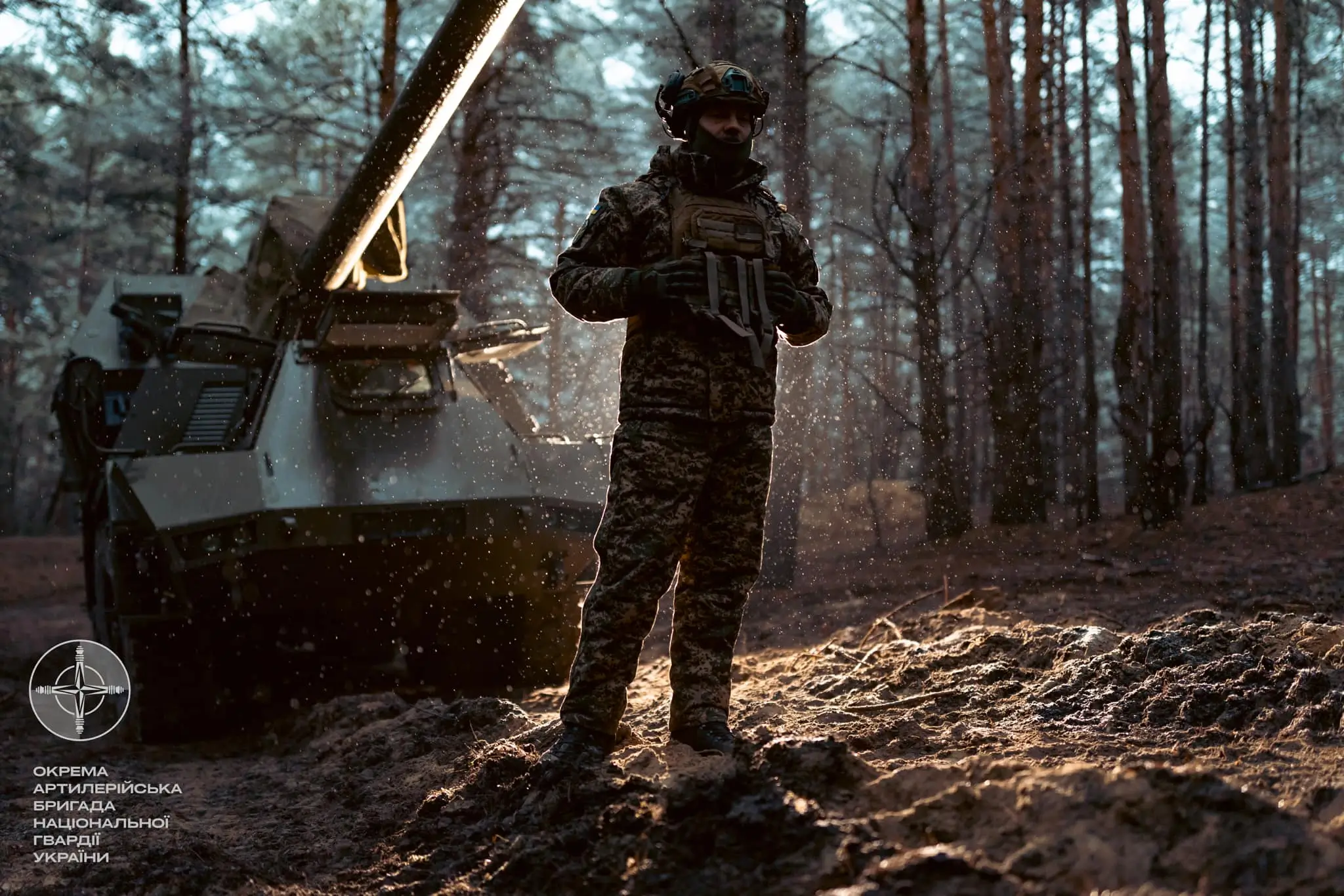 A Zuzana 2 self-propelled artillery system in a Ukrainian forest.
