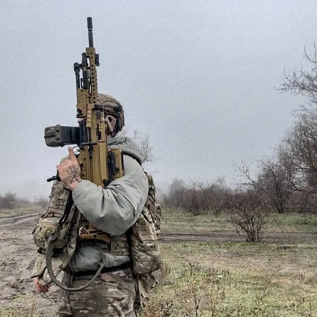 A MG5 operated by a Ukrainian soldier