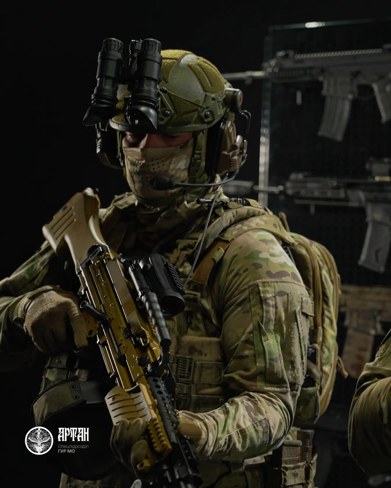 MG4 together with Ukrainian soldier