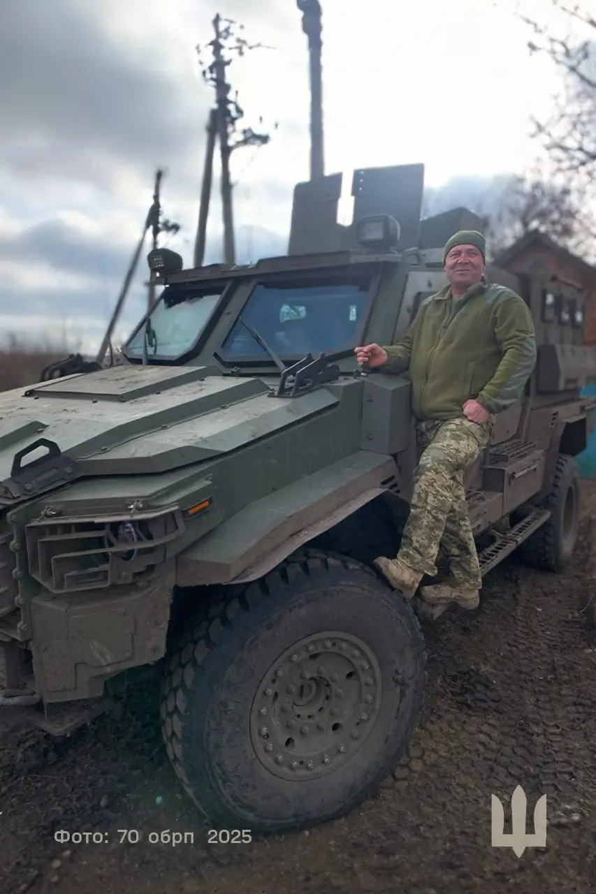Ukrainian soldier with an FFG APC
