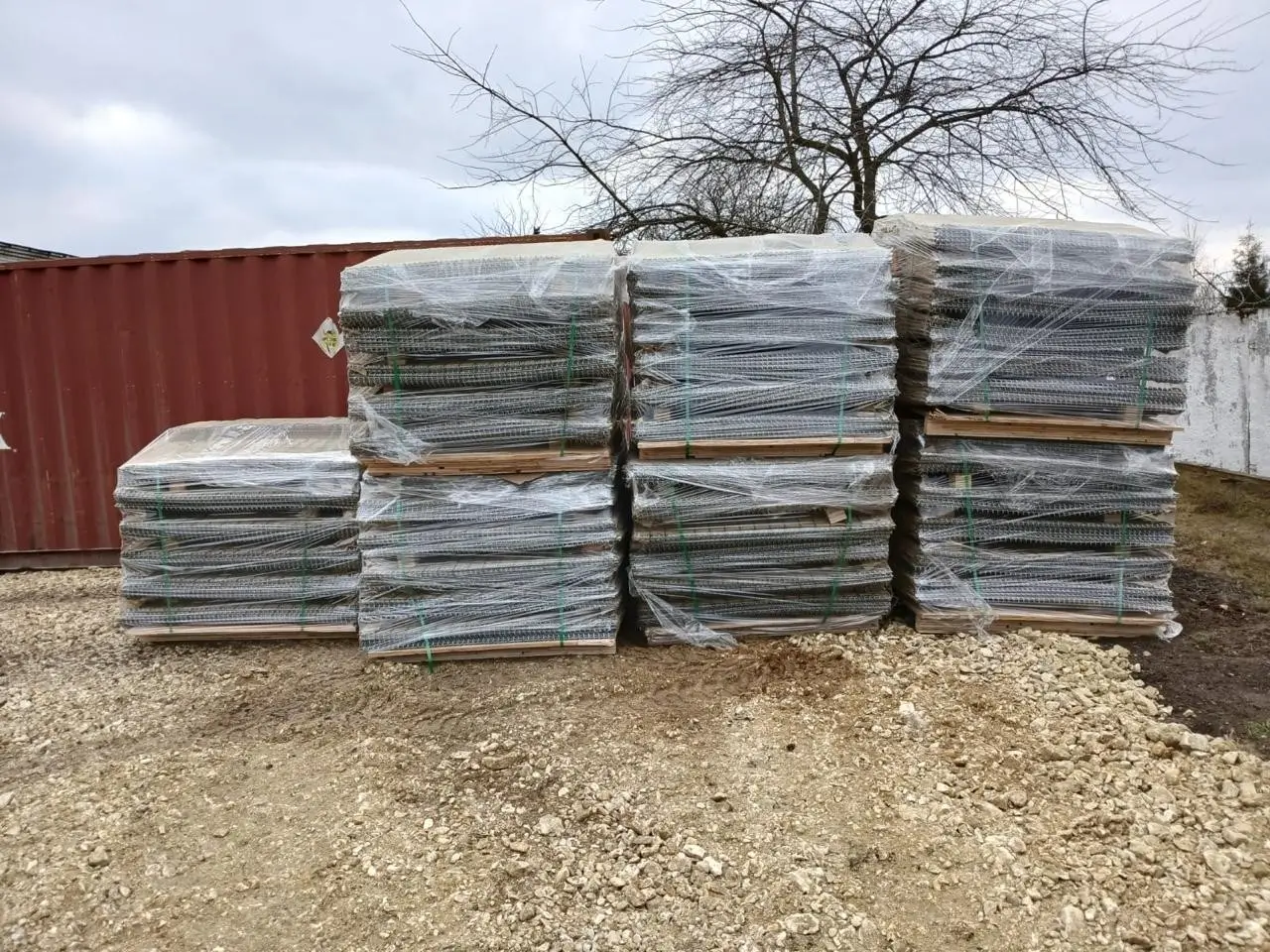 The not yet assembled protective gabions