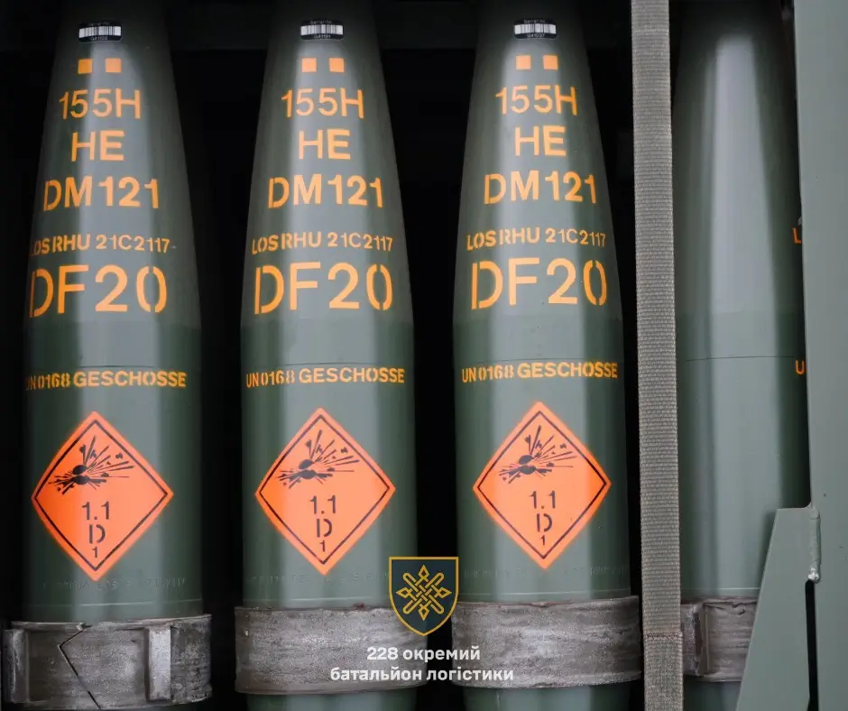 DM121 155mm artillery shells during the transport