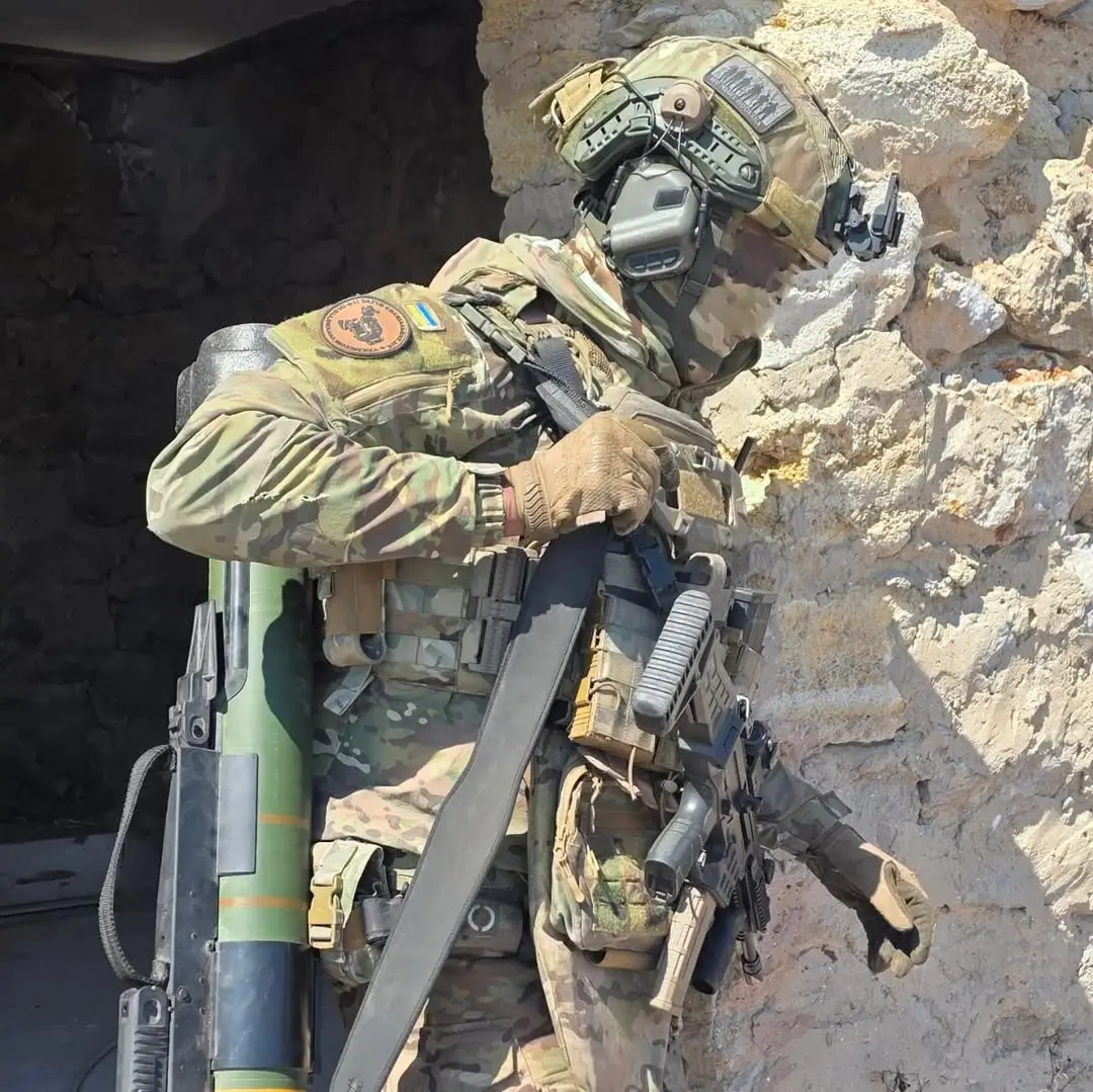 Ukrainian SOF together with a RGW90