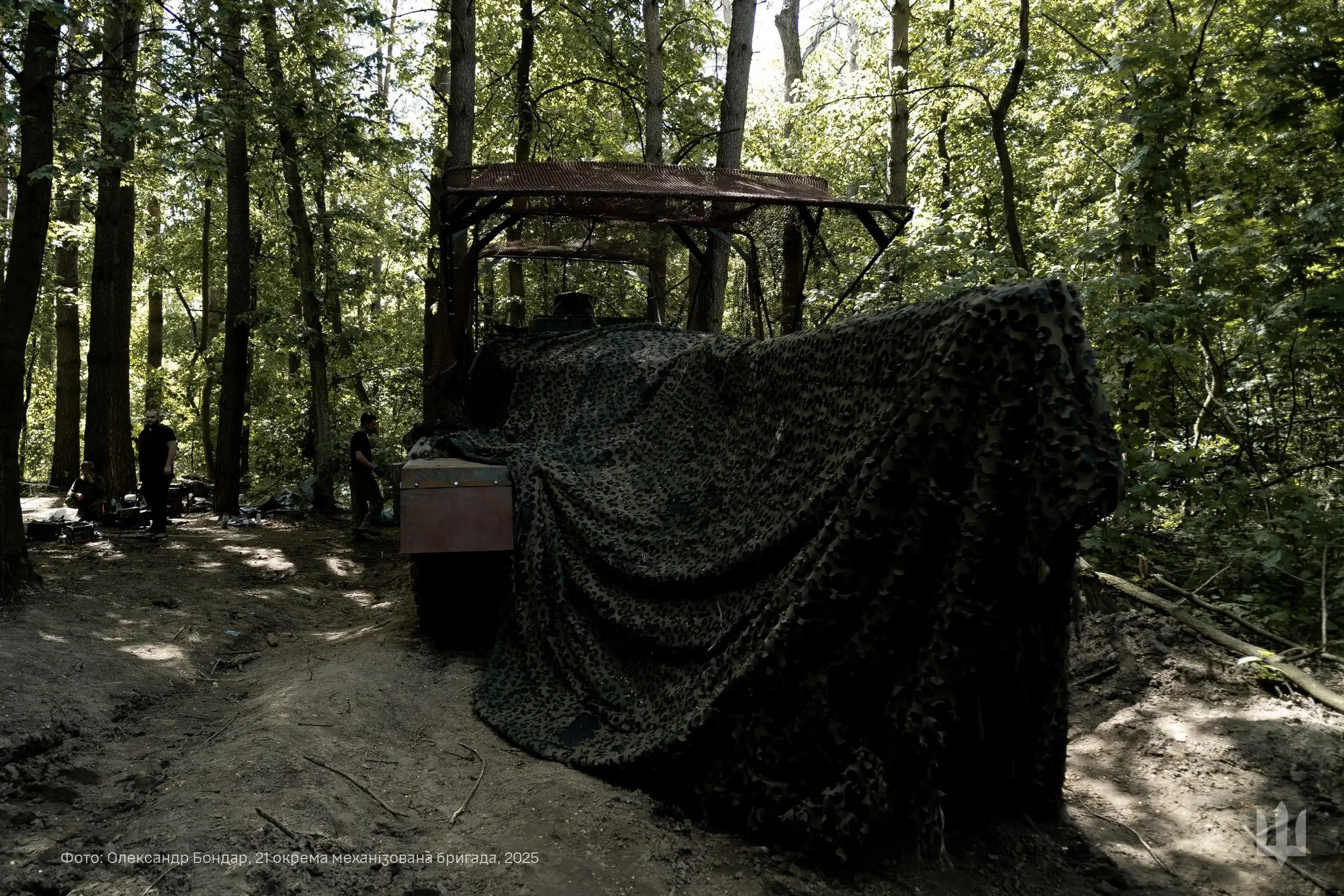 Leopard 2A6 with grille protection, a drone cage and reactive armour somewhere in the Ukrainian woods
