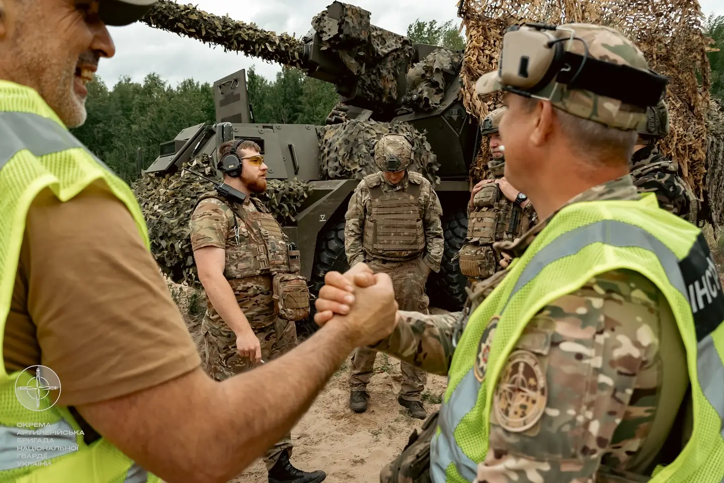 Ukrainian soldiers in front of a Zuzana 2