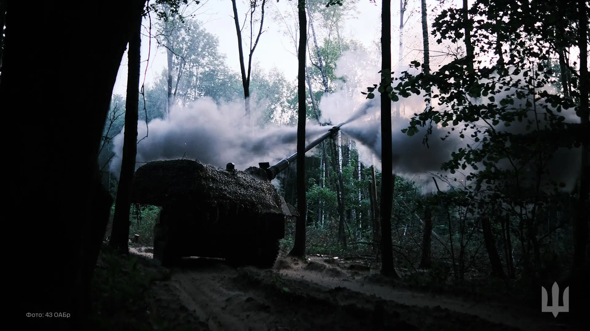 PzH 2000 while shooting