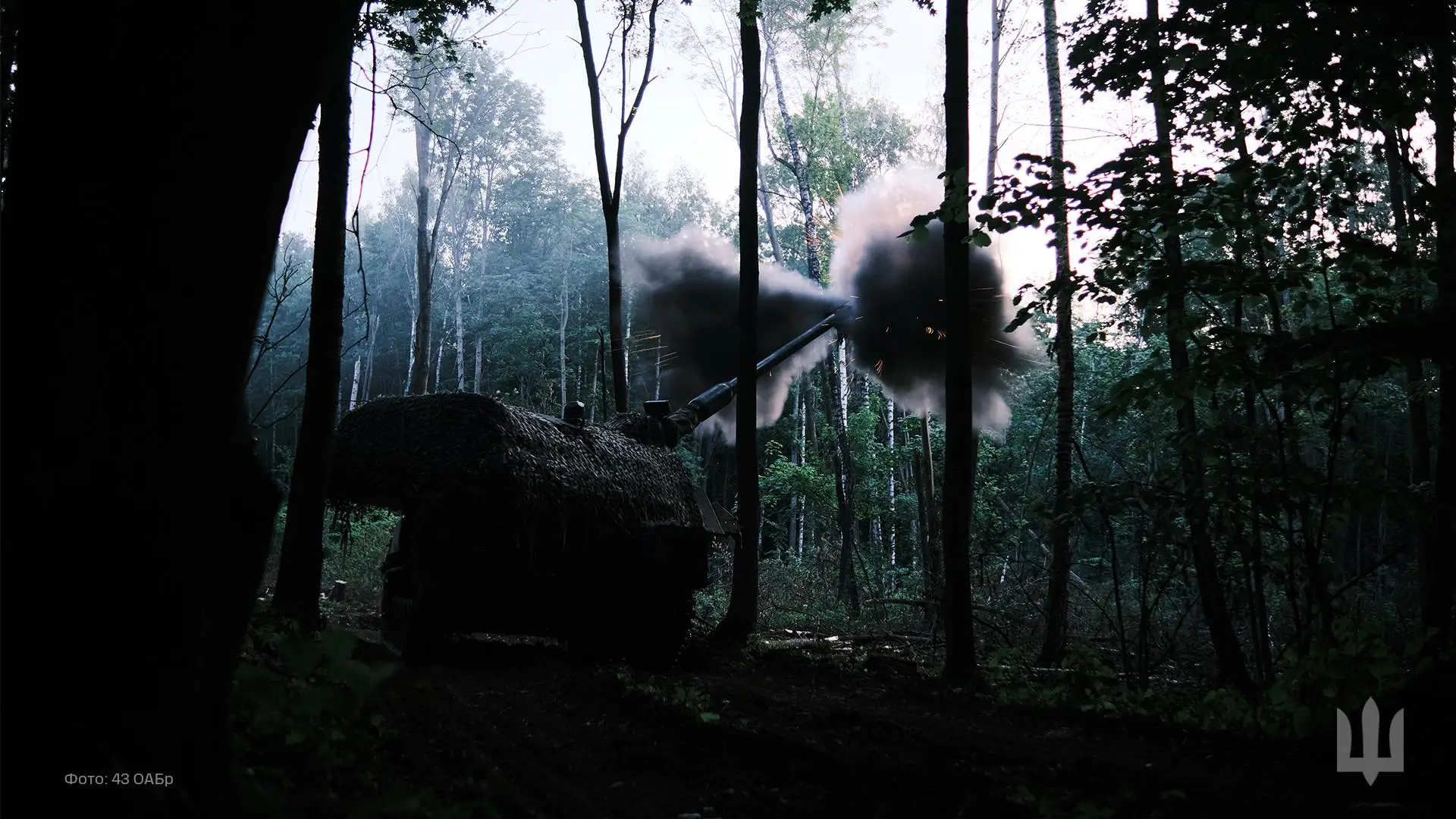 PzH 2000 while shooting