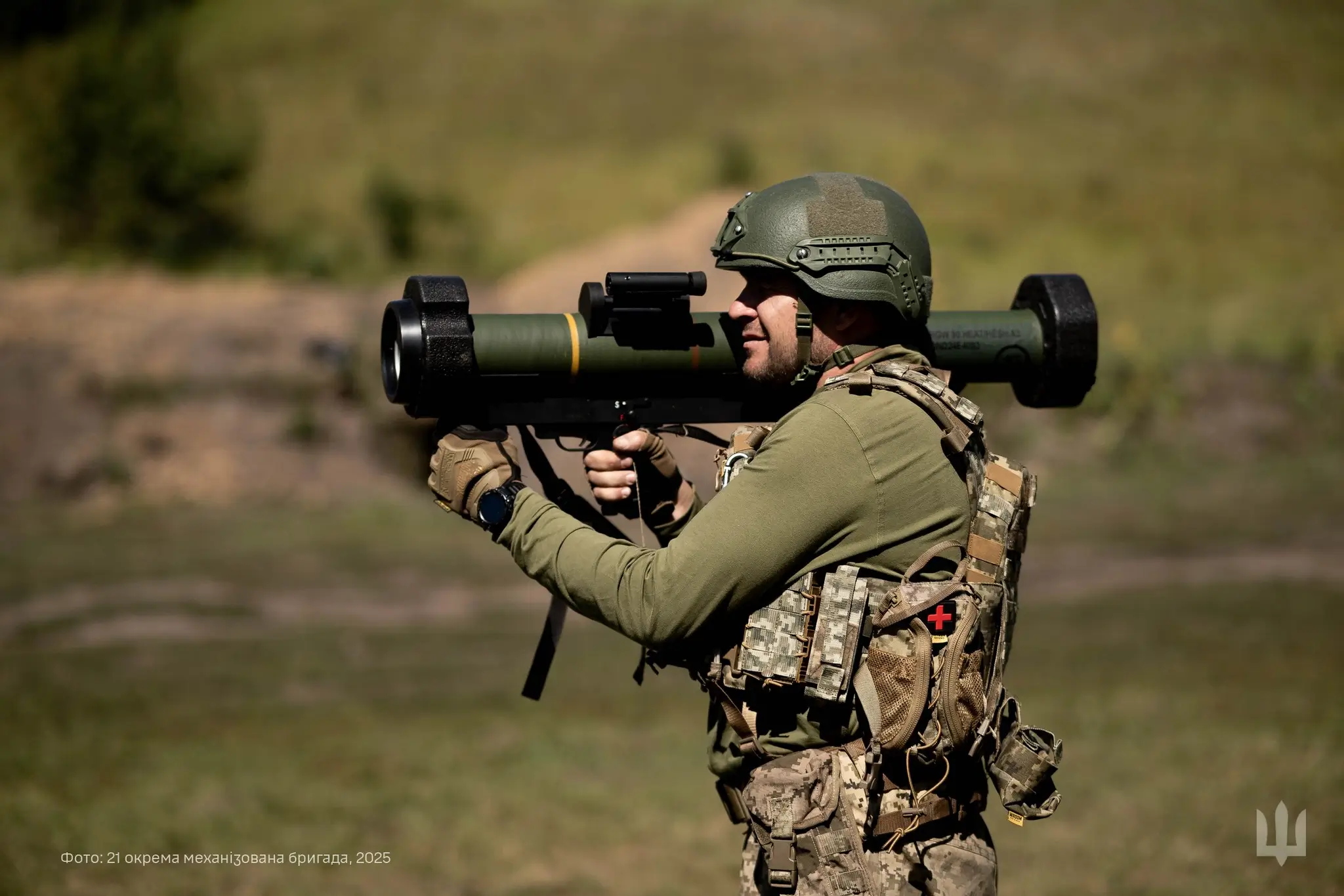 Ukrainian soldier operates on an RGW90