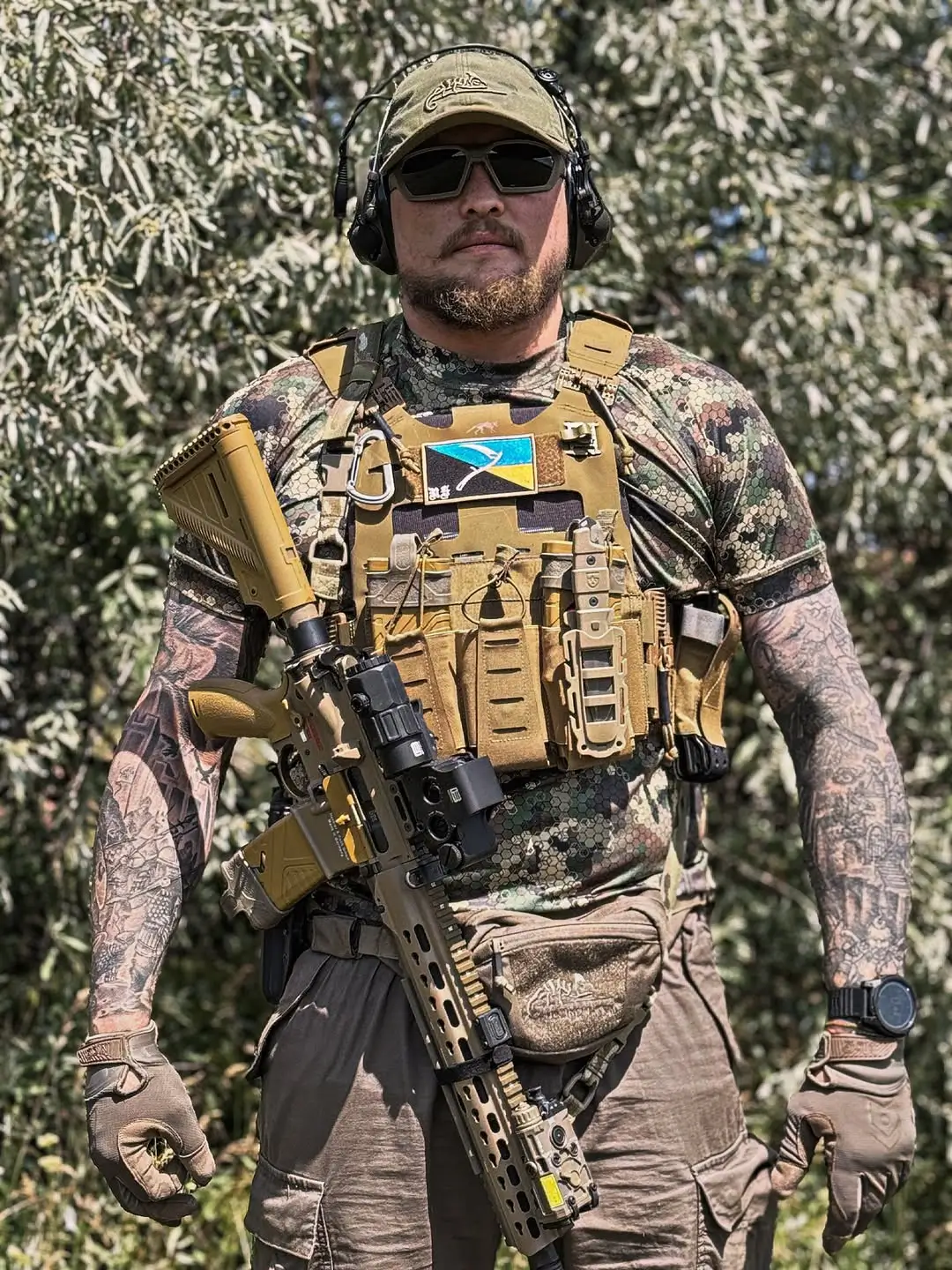 Ukrainian SOF together with an HK416 assault rifle