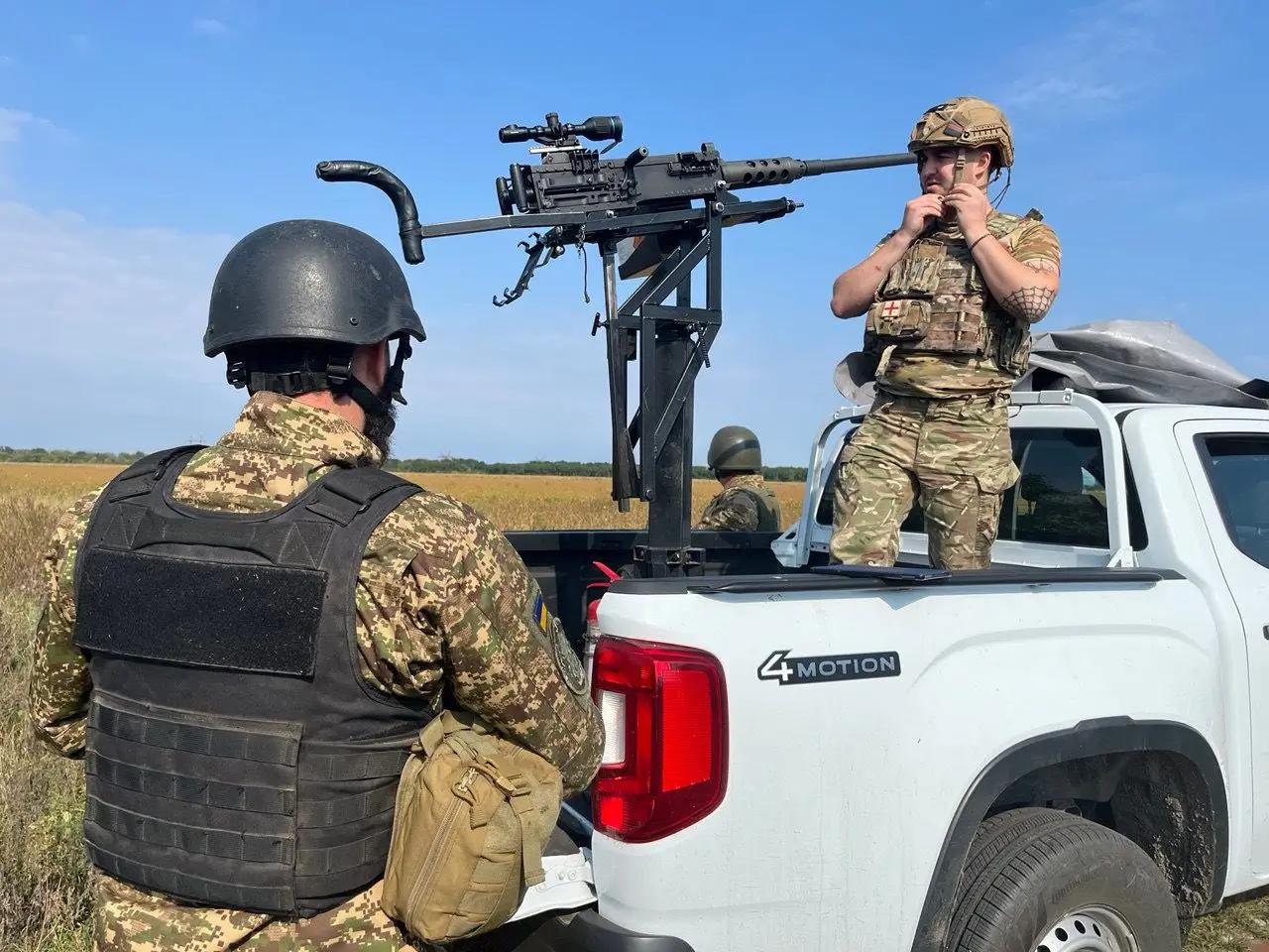 VW Amarok fitted with heavy machine gun