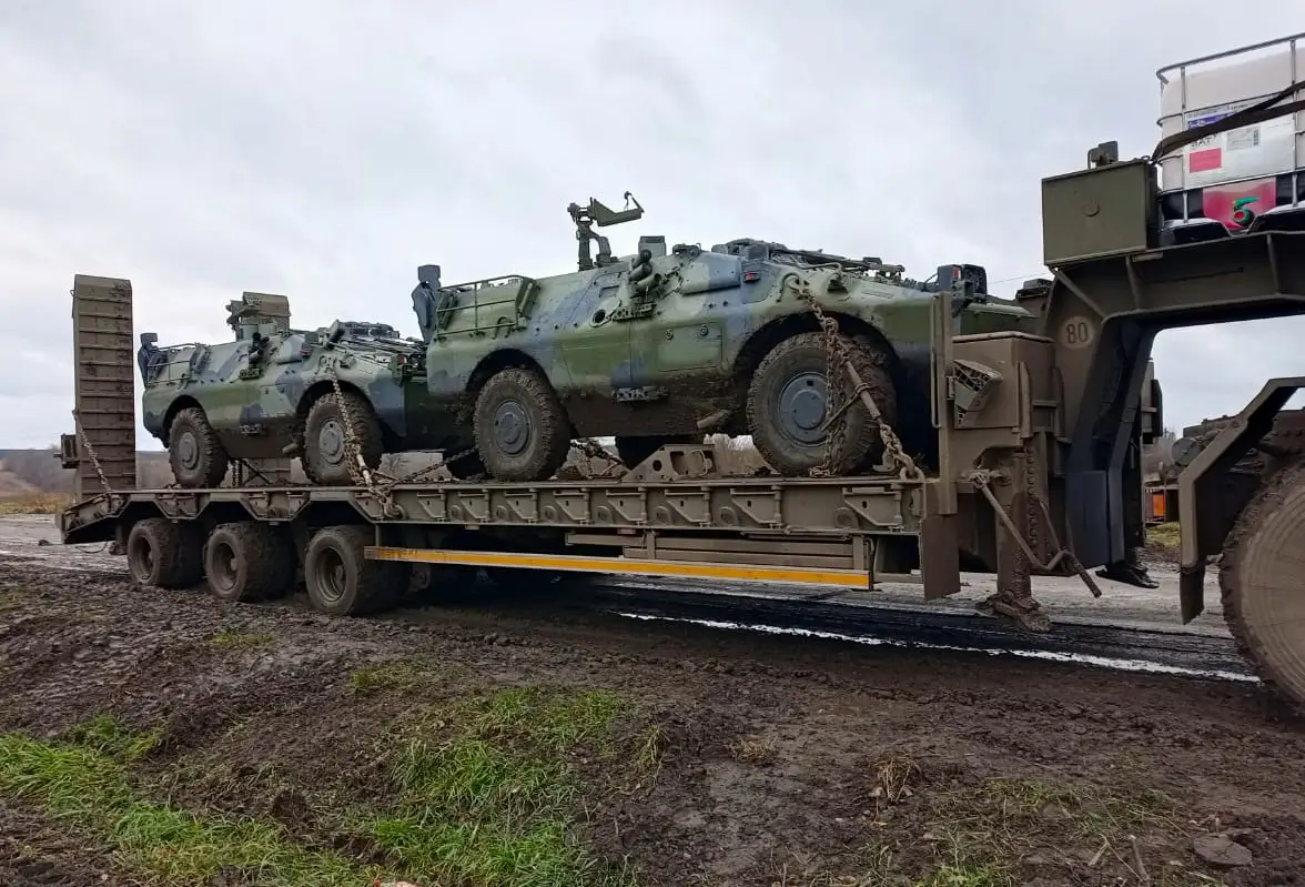 Puma APC 4x4s mounted on an HX81 tank transporter