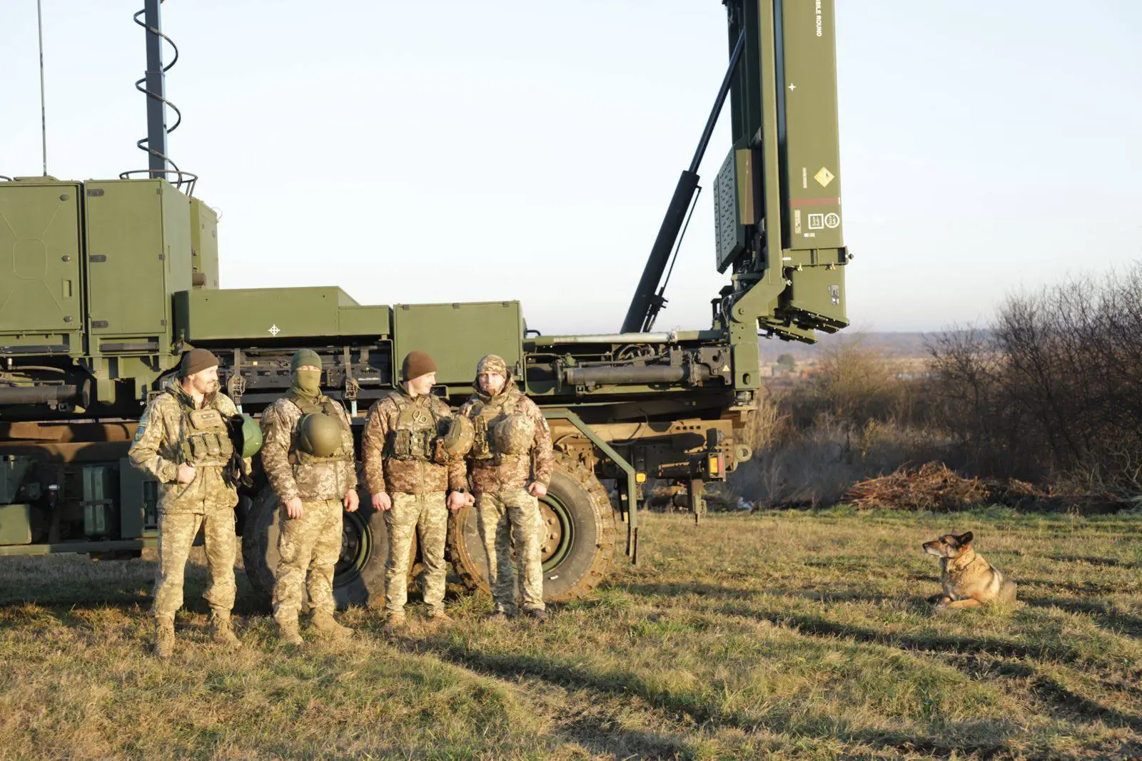 Soldiers in front of an IRIS-T SLM launcher