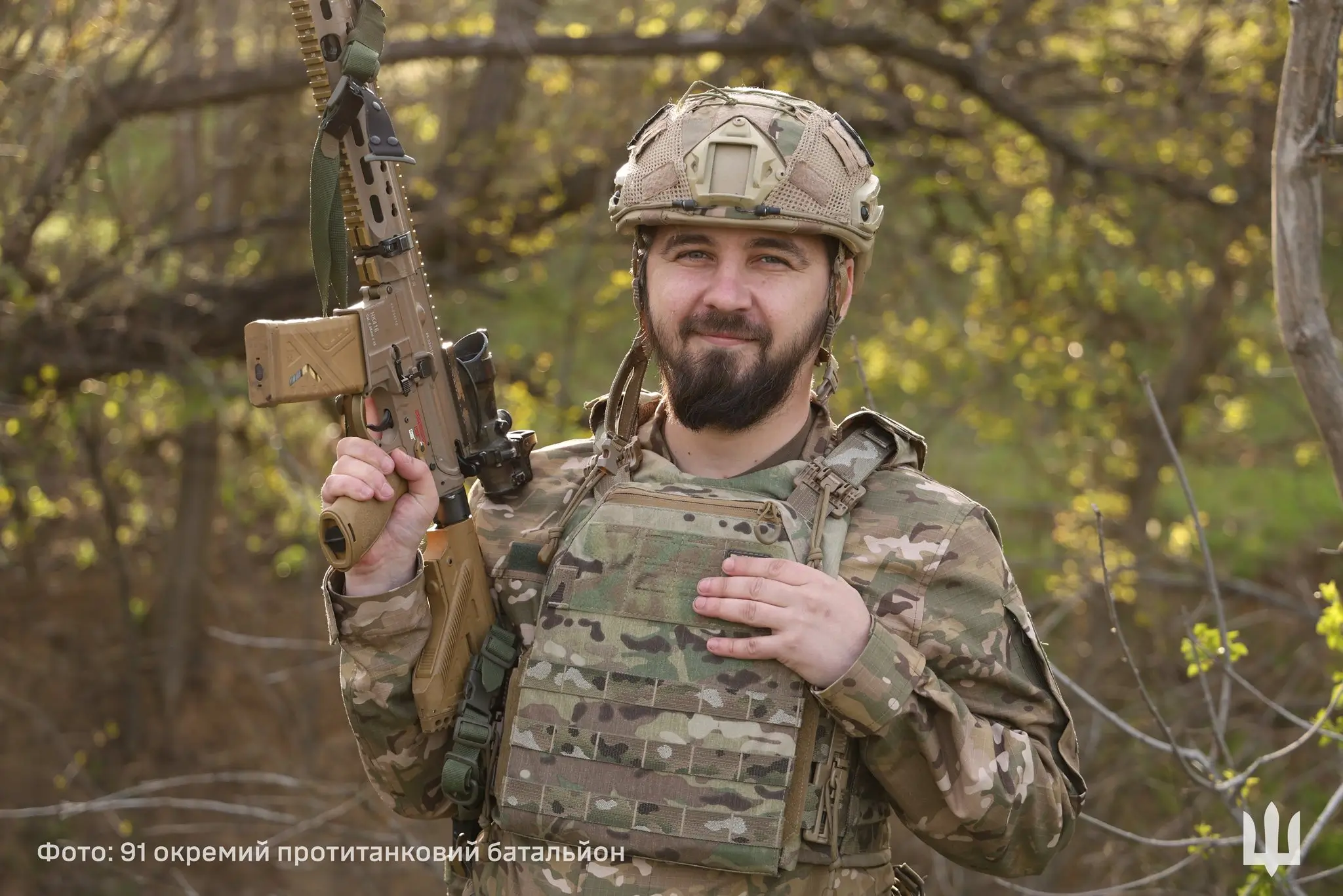 Ukrainian soldier together with his HK416