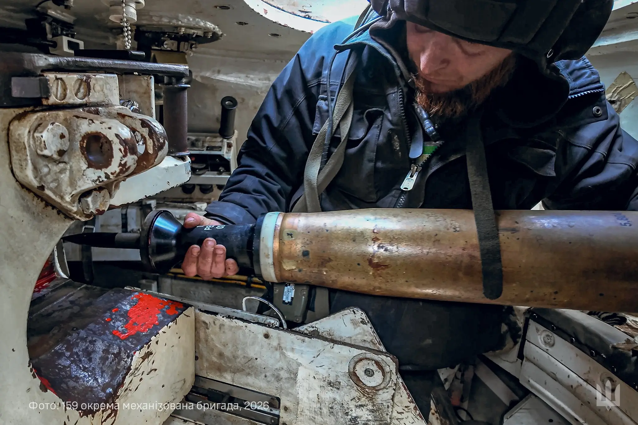 A Ukrainian soldier loads an M-55S