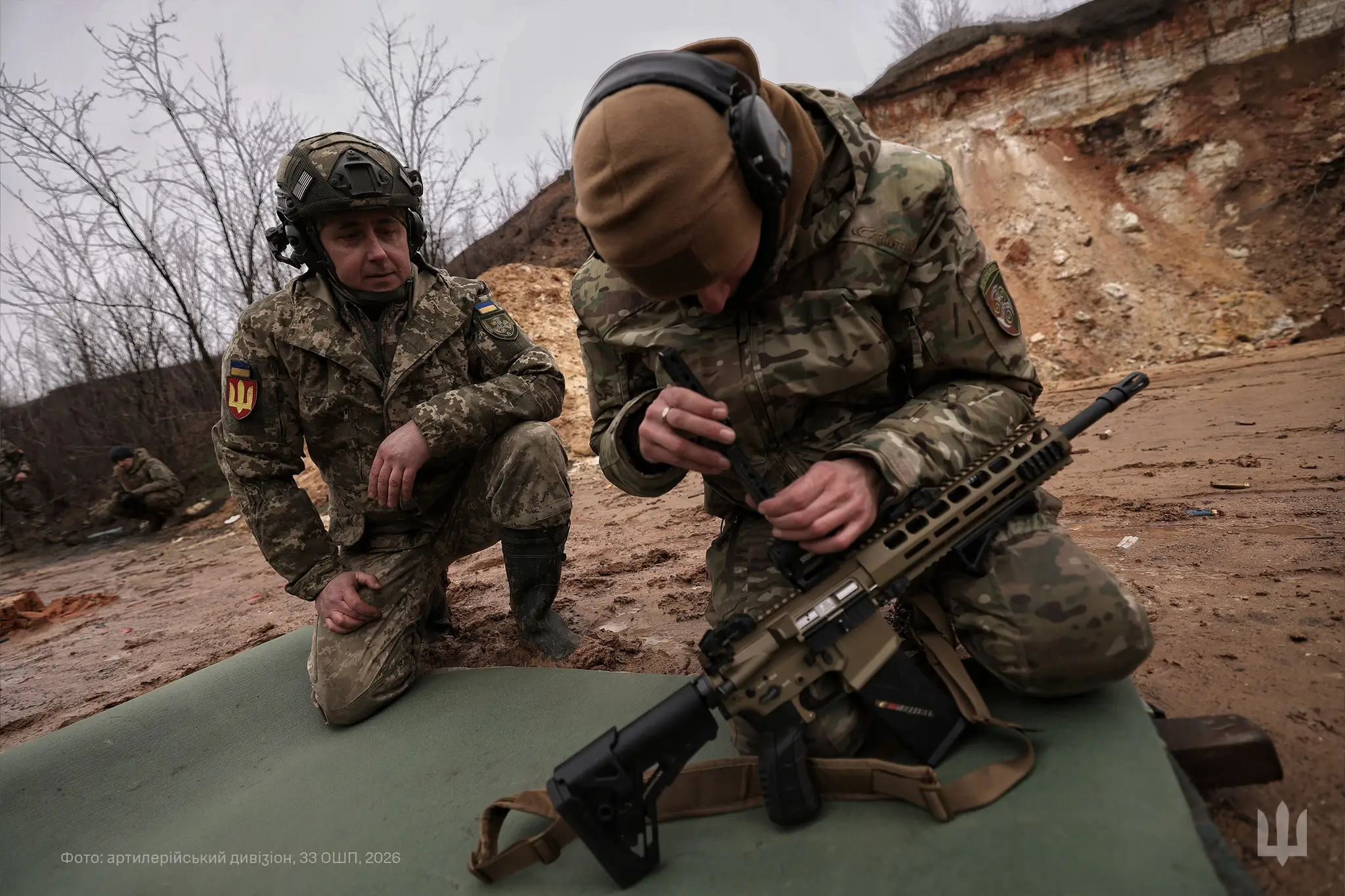 Ukrainian soldiers with an MK 556
